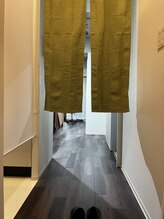 ＜ガチガチ筋肉×強烈肩コリ＞ 電気を使った揉みほぐし リラクネオ 秋葉原店/入室