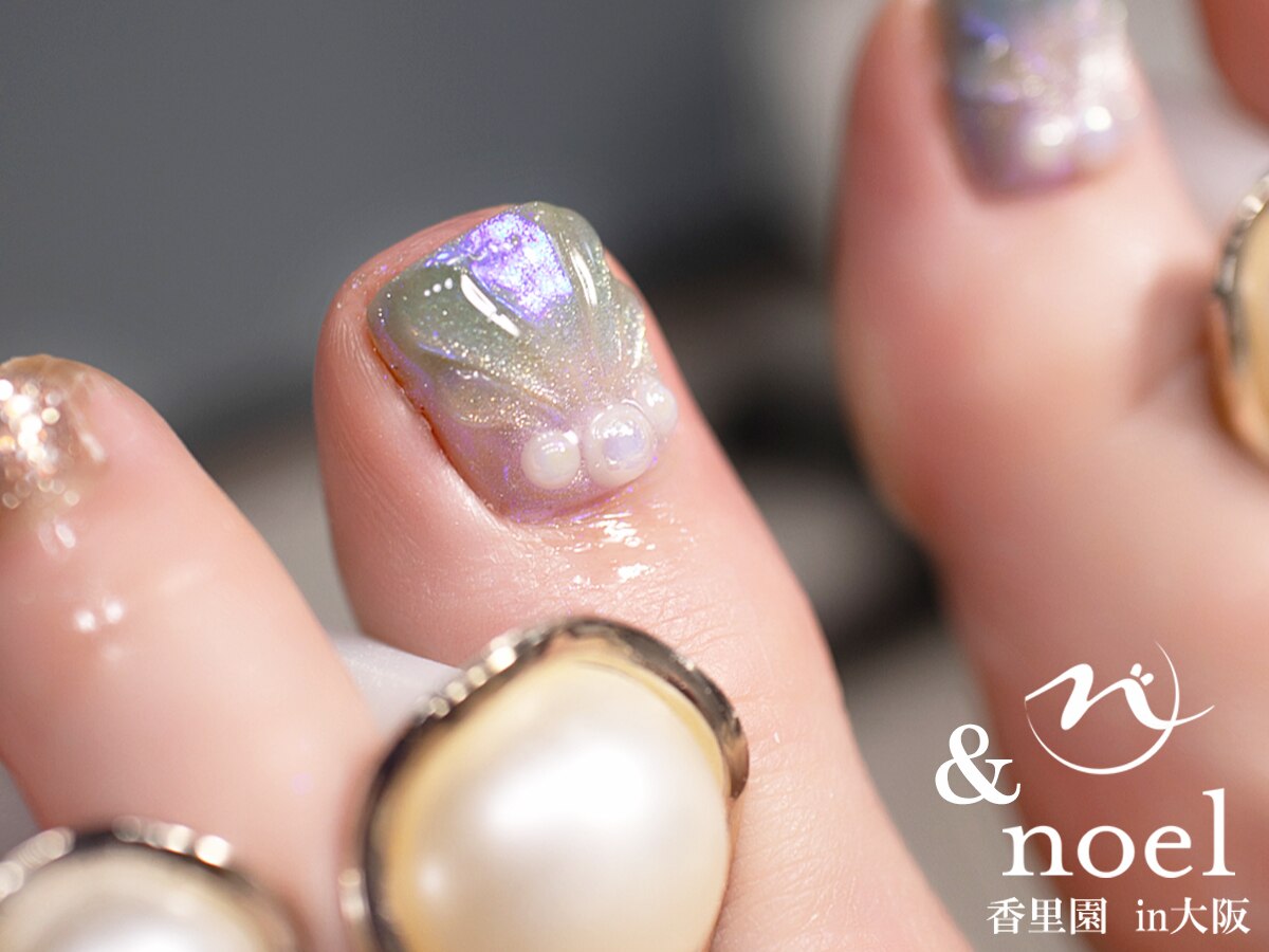 2026年冬トレンド】ラメグラデーション フット 夏のネイルデザイン集