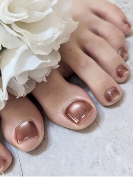 サカスネイル(sacasu.nail)の写真/夏に向けて!爪に優しいベースジェルを使い、自信あふれる素足へ導くフットネイル☆