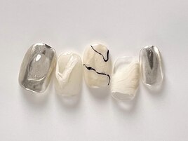 ホワイトニュアンスネイル