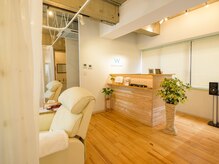 ホワイトニングショップ 桜木町店/木の暖かみがあるサロンです♪