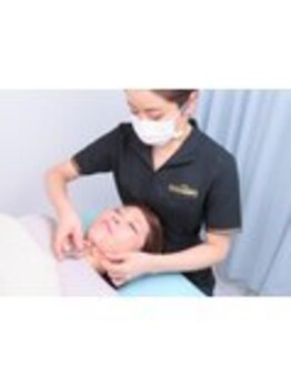 シンメトリー 福岡天神国体道路店/お客様のお悩みに合わせて施術