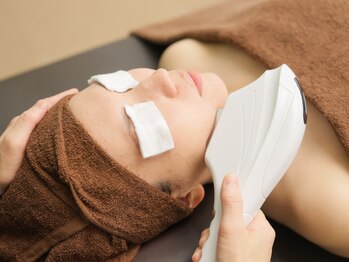 エムジェイ美ボディー(MJ美Body)の写真/毛穴の汚れを吸着し、肌質を改善！年齢と共に気になるホウレイ線・たるみを改善！お肌の悩みにも◎