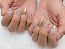 ラグウナ(Laguna)の雰囲気（落ち着いたカラーにミラーラインやアートでオシャレな指先￥7800）