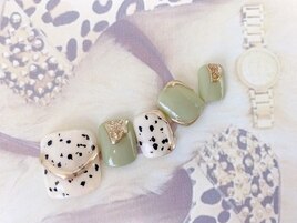 くすみダルメシアンネイル