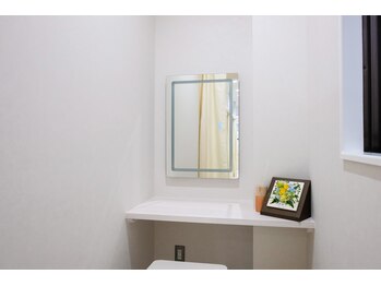 ハリ トモカ 南浦和サロン(HARI TOMOKA)/女性に嬉しいメイクルーム完備！