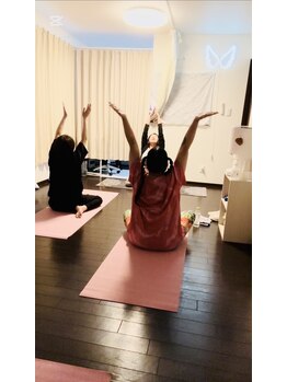 キッキー(Kicky)/ヨガグループレッスン