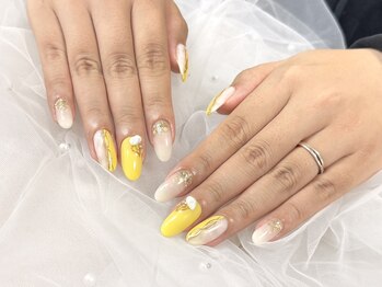 ヒラソルネイル(Girasol nail)/明るいカラーで気持ち明るく