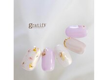 グラティフィープラスレスト(gratify＋rest)/大人可愛いネイル　小花ネイル