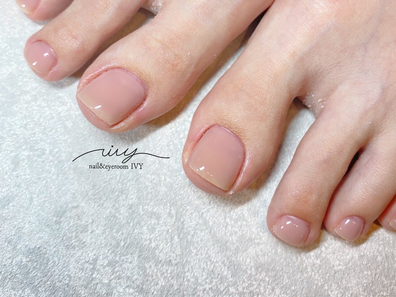 2025年-2026年冬トレンド】フット（ペディキュア）のネイルデザイン集