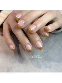キャメルカラーのフレンチネイル