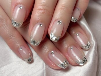 Eve nail salonの写真/≪朝8時~夜22時まで営業◎≫お仕事帰りの方にも気軽に来ていただけるサロンです♪丁寧なケアでモチも◎