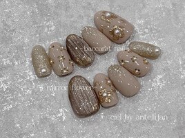 ブライダル　ゴールドお花ネイル