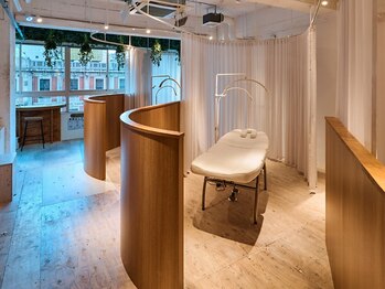 ブルーム 四条烏丸(bloom)/落ち着いた雰囲気の店内◎