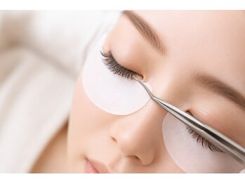 リリーアイラッシュ バイ アジア(Lilly Eyelash by ASIA)の写真/まつ毛の傷みやモチの悪さにお悩みの方へ。丁寧なケアと高技術で、ダメージレスな美しい目元を長くキープ！