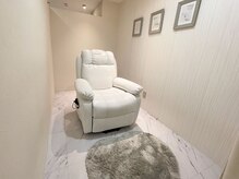 エス 三軒茶屋(es)の雰囲気（全席半個室で安心・メイクスペース完備でREFAアイロン利用可能＊）