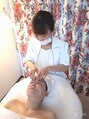 メナードフェイシャルサロン 八戸ノ里駅前店&nbsp;ツボを刺激しています。