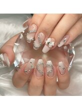 ネイルサロンEUB/ゴテゴテホワイトグラデーション