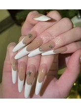 トゥートゥー(TOUTOU)/白フレンチxキラキラパーツ