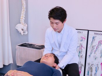 イーク 丸の内カイロプラクティック整体/首の施術