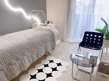 ニューミー(new me)の雰囲気（静かで落ち着いた雰囲気の店内で、話題のLEDマツエクを体験♪）