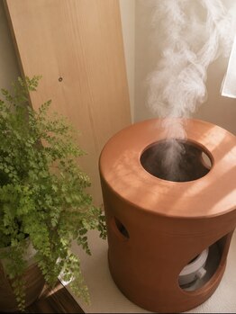 リ バランス スタジオ 西宮店(Re:Balance studio)の写真/黄土漢方発酵よもぎ蒸し
肌荒れ・冷え・むくみ・妊活・更年期・女性特有のお悩みに寄り添う温活サロン