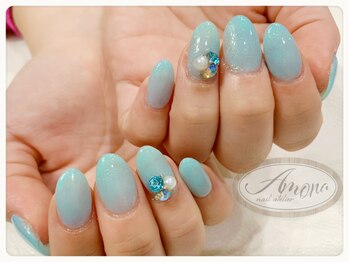 アモーナ ネイルアトリエ(amona nail atelier)/Ｖカットストーンでキラキラに☆