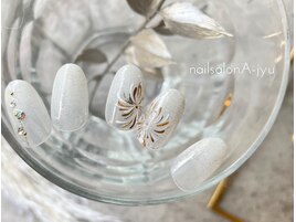 ホワイト×花火ネイル