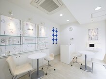 ポーラ ザ ビューティ 高松三条店(POLA THE BEAUTY)の雰囲気（白基調の明るい店内です。）