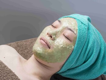 エムズ(M’s)の写真/毛穴の開き、ゆるみ毛穴も改善◎【ハーブピーリング】で厚くなってしまった角質を優しく丁寧に除去☆