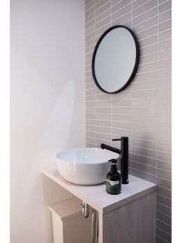 ハリ トモカ 南浦和サロン(HARI TOMOKA)/清潔感溢れる洋式トイレ