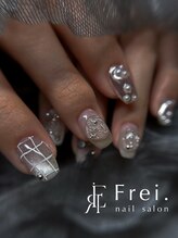 フライ(Frei.)/ホワイト×シルバー