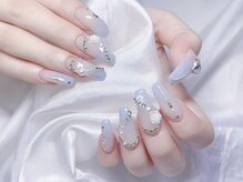 ヤシネイル(Yashi Nail)の雰囲気（上品ベージュにシルバーミラーと輝くクリスタルを）