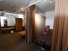 ボディクリエイト 吉野町店の雰囲気（仕切りが付いているので周りを気にせずリラックス）