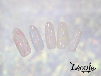 レオニー(Leonie)/うねうねアートネイル