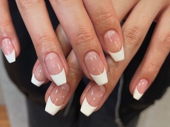 ウェイビーズ ネイル(wavy's.nail)の写真/お仕事上派手なネイルが出来ない方にも◎シンプルだからこそ差が出る！大人の品格感溢れる指先を演出♪