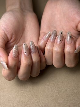 ハチニーキューネイルアトリエ(829 Nail Atelier)/ラメ、チークデザイン