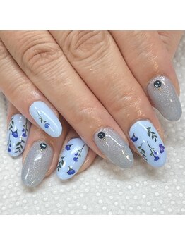 ホクレア(Hokule'a)/くすみブルーの小花ネイリー