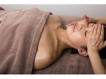 トリート(TREAT)/【顔&デコルテマッサージ1】