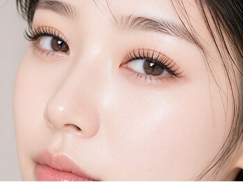 ティアラ(Tiara)の写真/人気のフラットラッシュよりも軽量化されたエクステ◎シングルエクステでは物足りない方◎ボリュームUP◎