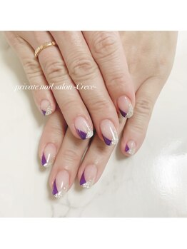 クレセ(Crece)/2色のV字フレンチネイル