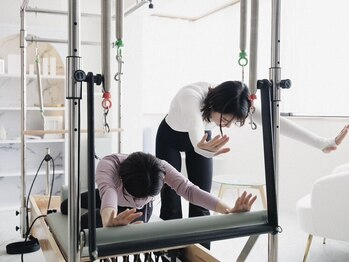 ENEU PILATES パーソナルマシンピラティス【エヌー】の写真/【女性専用ピラティススタジオ】開放的で明るいスタジオ♪お客様のお悩みに寄り添うレッスン!