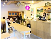 スタパト 銀座店の雰囲気（矢印の右奥のエレベーターから9階にお上がりください。）