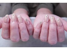 プチリリィ(Petit Lily)/指先のストーンがゴージャス！