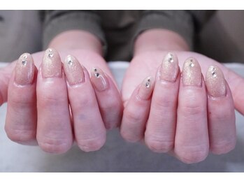 プチリリィ(Petit Lily)/指先のストーンがゴージャス！