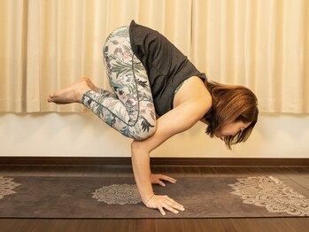 キッキー(Kicky)/カラスのポーズ