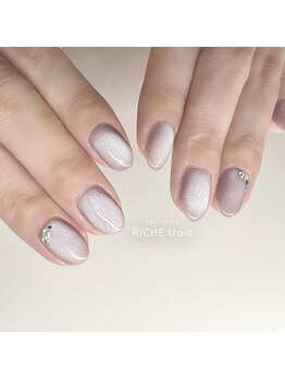 リッシュ トロワ(RICHE trois)/上品大人微粒子マグネットネイル