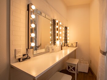 小顔フェイスラボ 松阪店(小顔FaceLabo.)/メイク直しも◎コテ完備♪