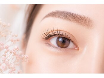 リリーアイラッシュ バイ アジア(Lilly Eyelash by ASIA)の写真/【ナチュラル派の大人女性へ】やりすぎない"抜け感"が丁度いい◎上品な韓国女優風まつげパーマで魅せる瞳☆