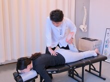 イーク 丸の内カイロプラクティック整体/股関節の施術